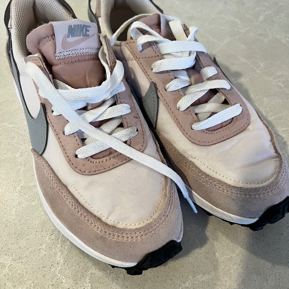 NIKE  women’s WAFFLE DEBUT SNEAKER - PINK